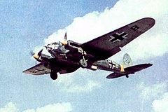 O Heinkel He-111 foi um dos principais bombardeiros pesados da Alemanha. Transportava mais de 2 toneladas de bombas com alto poder explosivo, além de artefatos incendiários. Possuía uma tripulação de até 5 homens com armamentos defensivos incluindo 6 metralhadoras de inúmeros calibres e 1 canhão de 20mm.