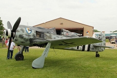 O Focke-Wulf FW 190A-9 foi um caça de combate multi-missão, com motor a pistão, monomotor monoplano produzido pela Alemanha entre 1941 à 1945. Participou dos combates durante a Segunda Guerra Mundial, ao lado do famoso Messerschmitt Bf 109, um dos principais caças da força aérea alemã. Operou em todos os cenários onde a Luftwaffe esteve presente. Desempenhou o papel de caça de superioridade aérea, escolta e interceptação, bem como caça-bombardeiro no apoio próximo às unidades em terra. Especificações Técnicas: comprimento: 9 m , envergadura:10,51 m, altura: 3,95 m, motor: 1 x motor a pistão radial BMW 801 D-2, velocidade máxima: 656 km/h, alcance: 800 km, teto máximo: 11 410 m, armamentos: metralhadoras / Canhões 2 x metralhadoras MG 131 sincronizadas de 13 mm (0,512 in) com 450 disparos 4 x canhões MG 151/20 e sincronizados nos bordos das asas de 20 mm (0,787 in) com 140 disparos.